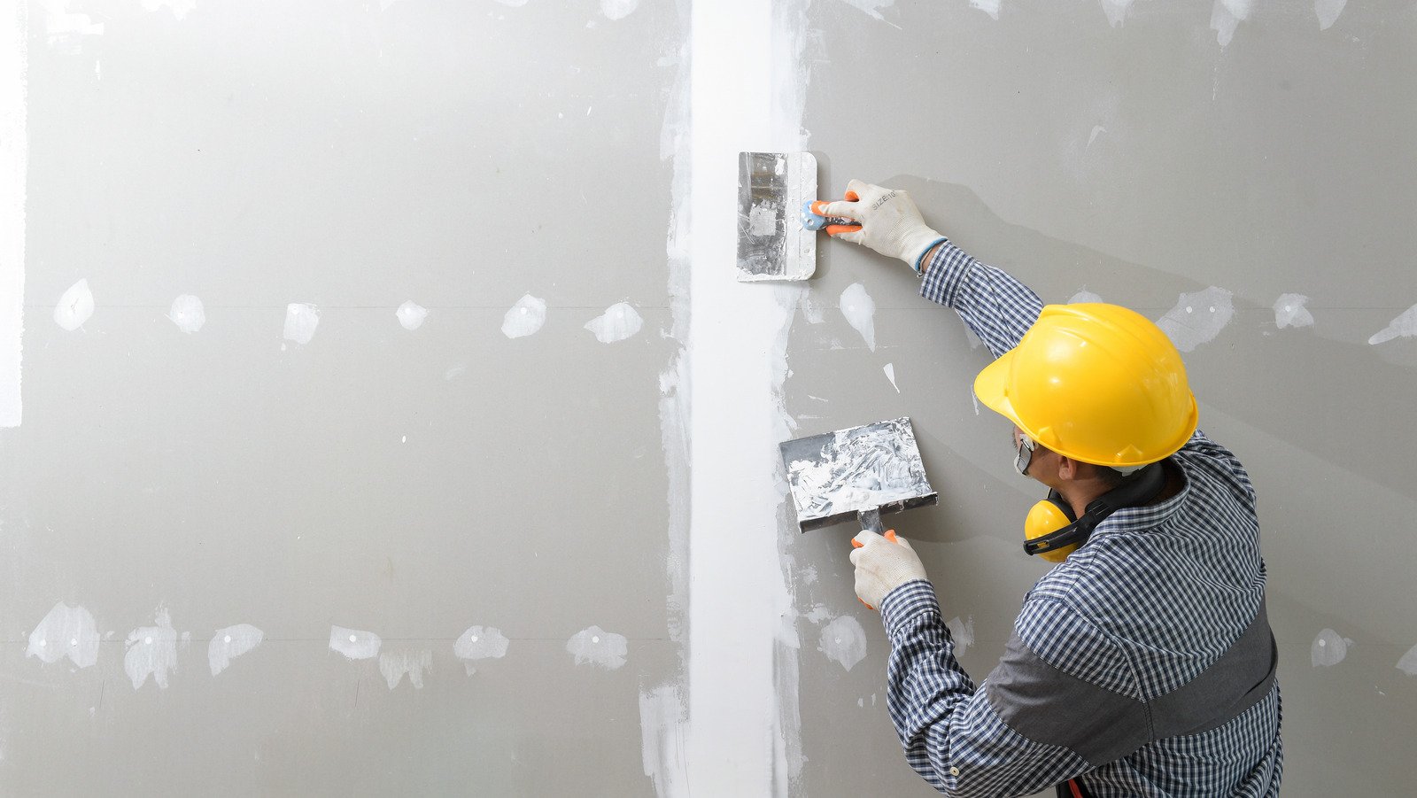 Drywall Repair vs. Replacement: What’s the Difference?